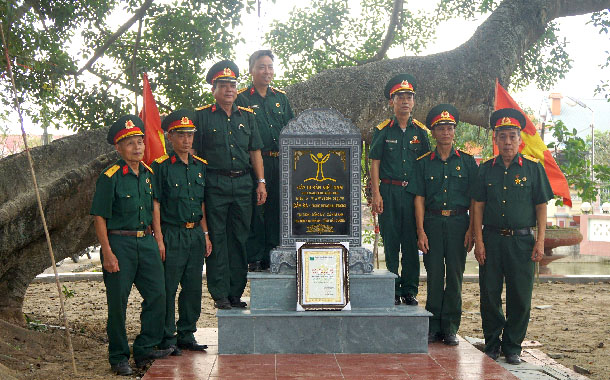 Lễ[-]trao[-]bằng[-]công[-]nhận[-]cây[-]di[-]sản[-]tại[-]xã[-]Kim[-]Anh,[-]huyện[-]Kim[-]Thành,[-]tỉnh[-]Hải[-]Dương